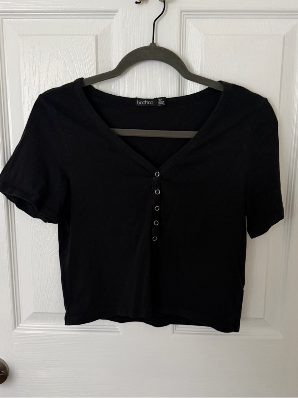 Boohoo Black V-Neck Snap Front Crop Top